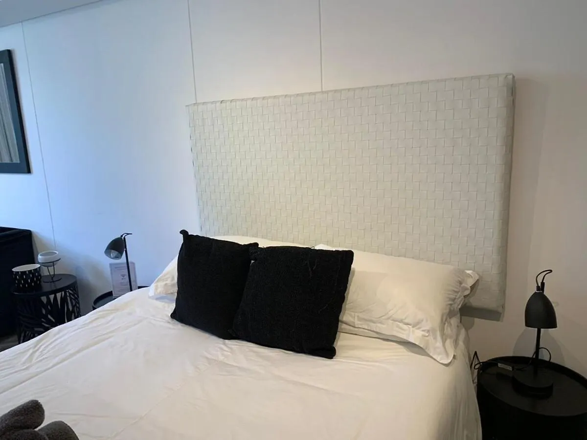 Apartment Upper City Central Large Sunny Studio Cape Town