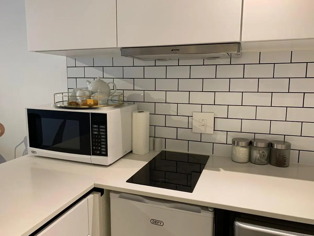 Apartment Upper City Central Large Sunny Studio Cape Town