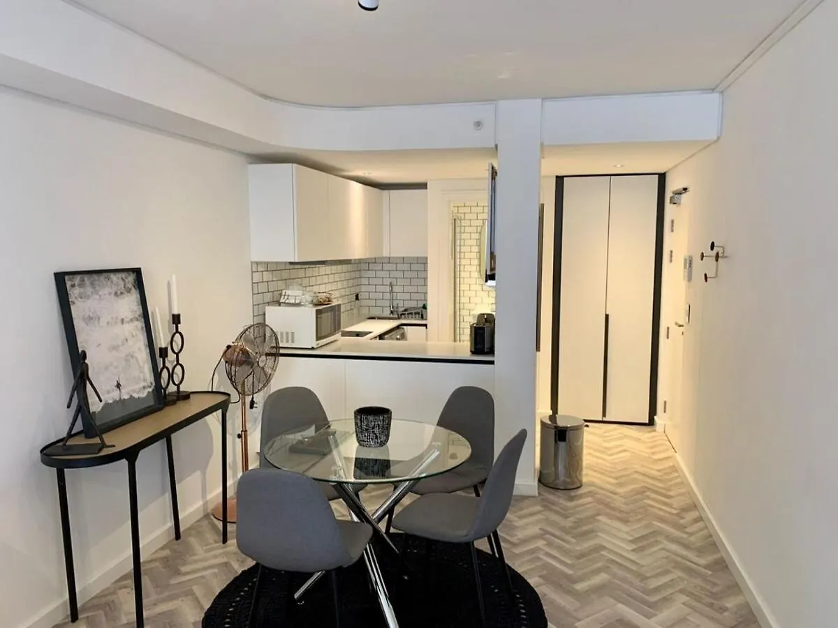 Apartment Upper City Central Large Sunny Studio Cape Town