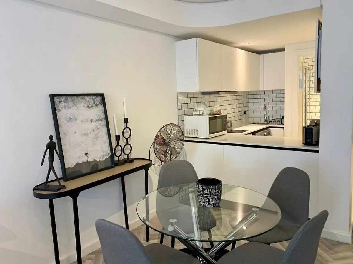 Upper City Central Large Sunny Studio Κέιπ Τάουν