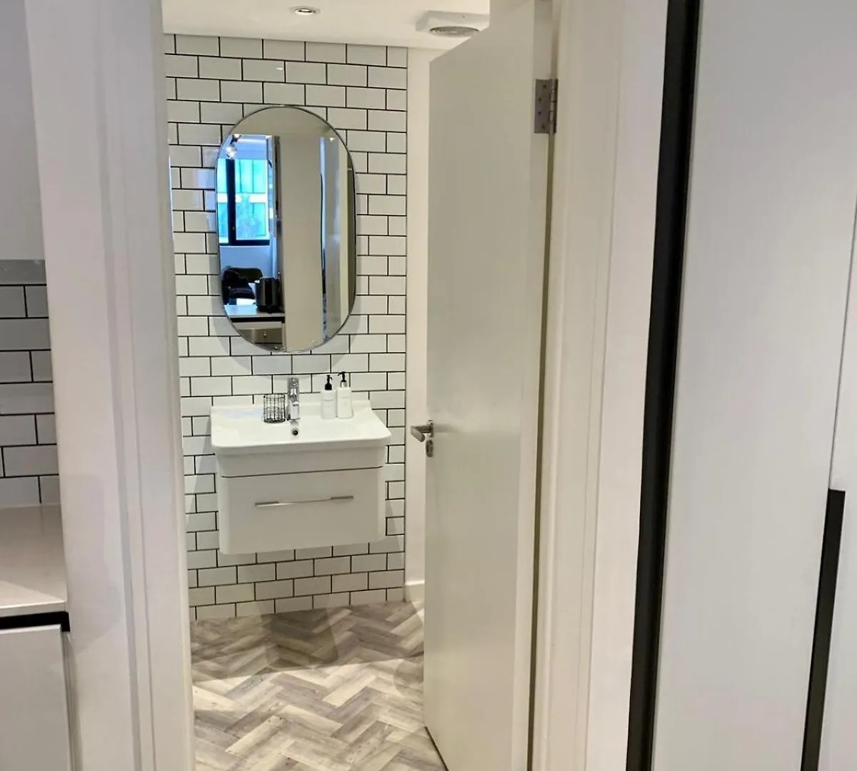 Upper City Central Large Sunny Studio Cape Town Apartment
